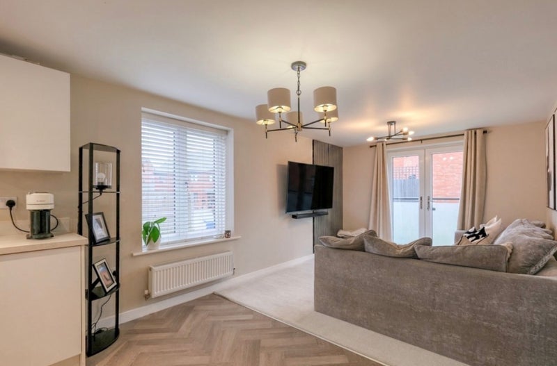 Flat Rosewood Drive in Metropolitan Borough of Solihull