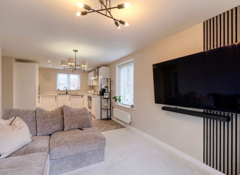 Flat Rosewood Drive in Metropolitan Borough of Solihull