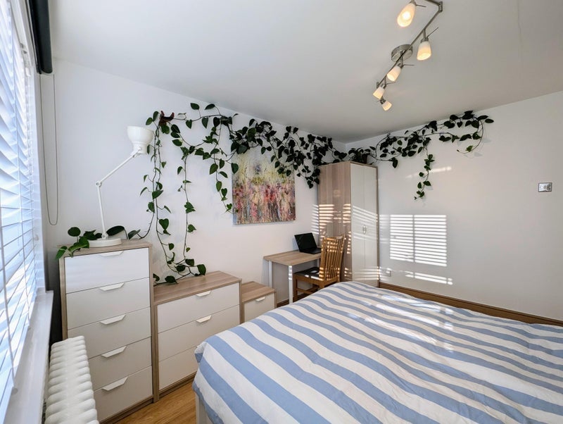 Room Gladding Road in Greater London