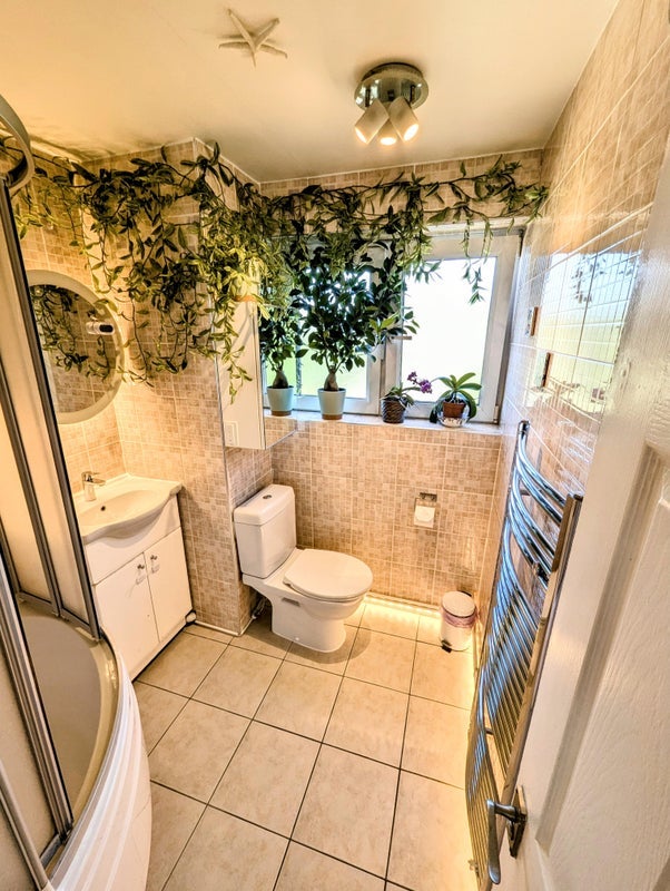 Room Gladding Road in Greater London