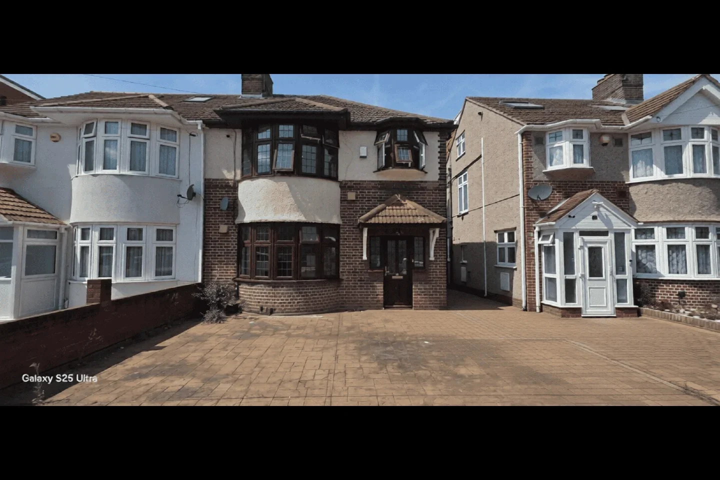 House Shelley Crescent in Greater London