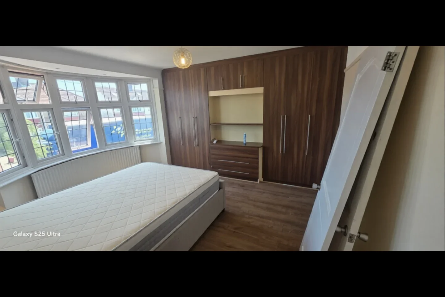 House Shelley Crescent in Greater London