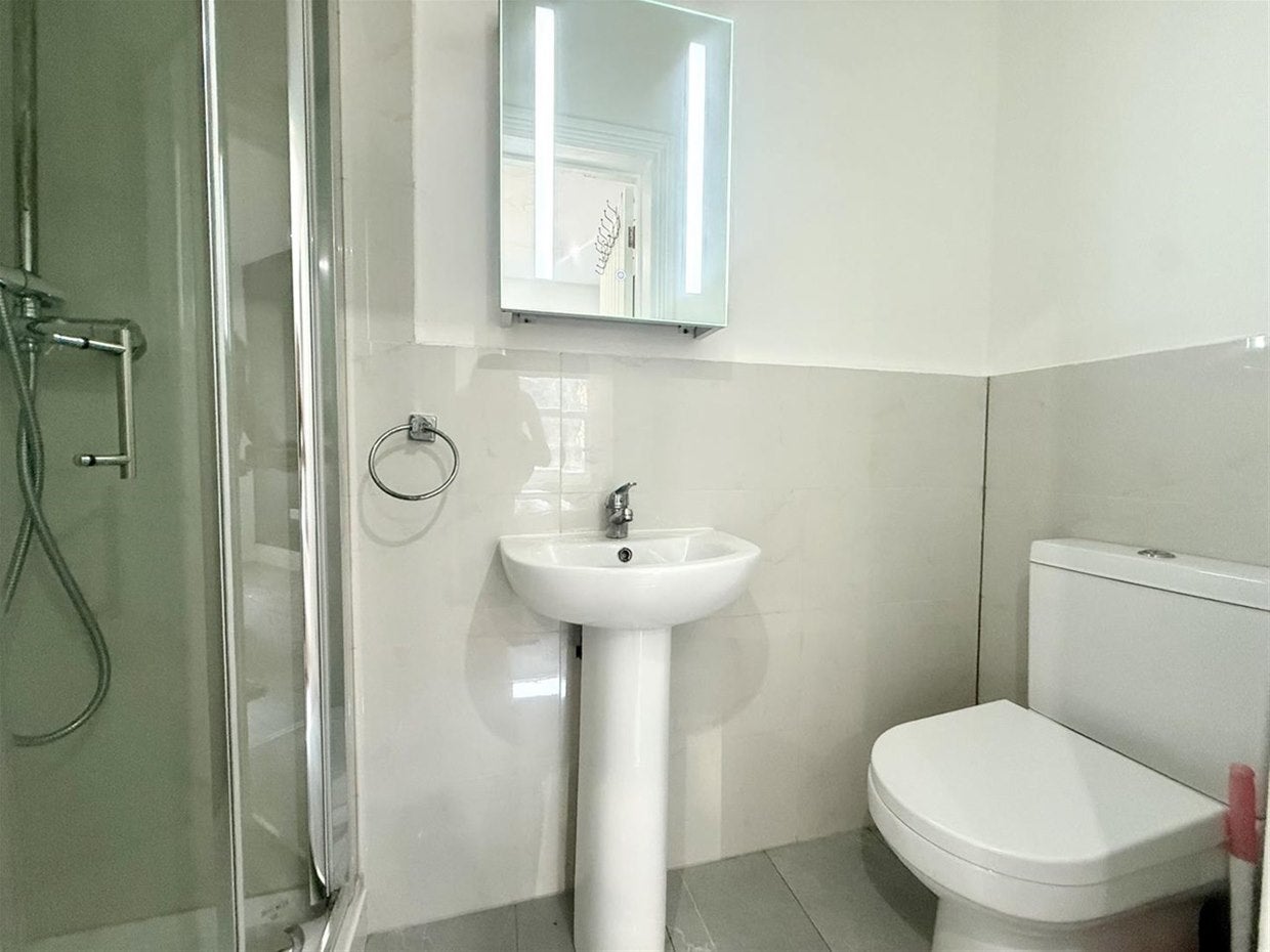 Room Northcote Avenue in Greater London