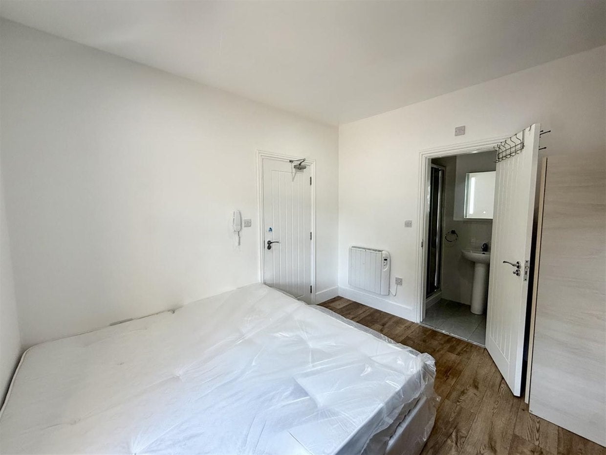 Room Northcote Avenue in Greater London