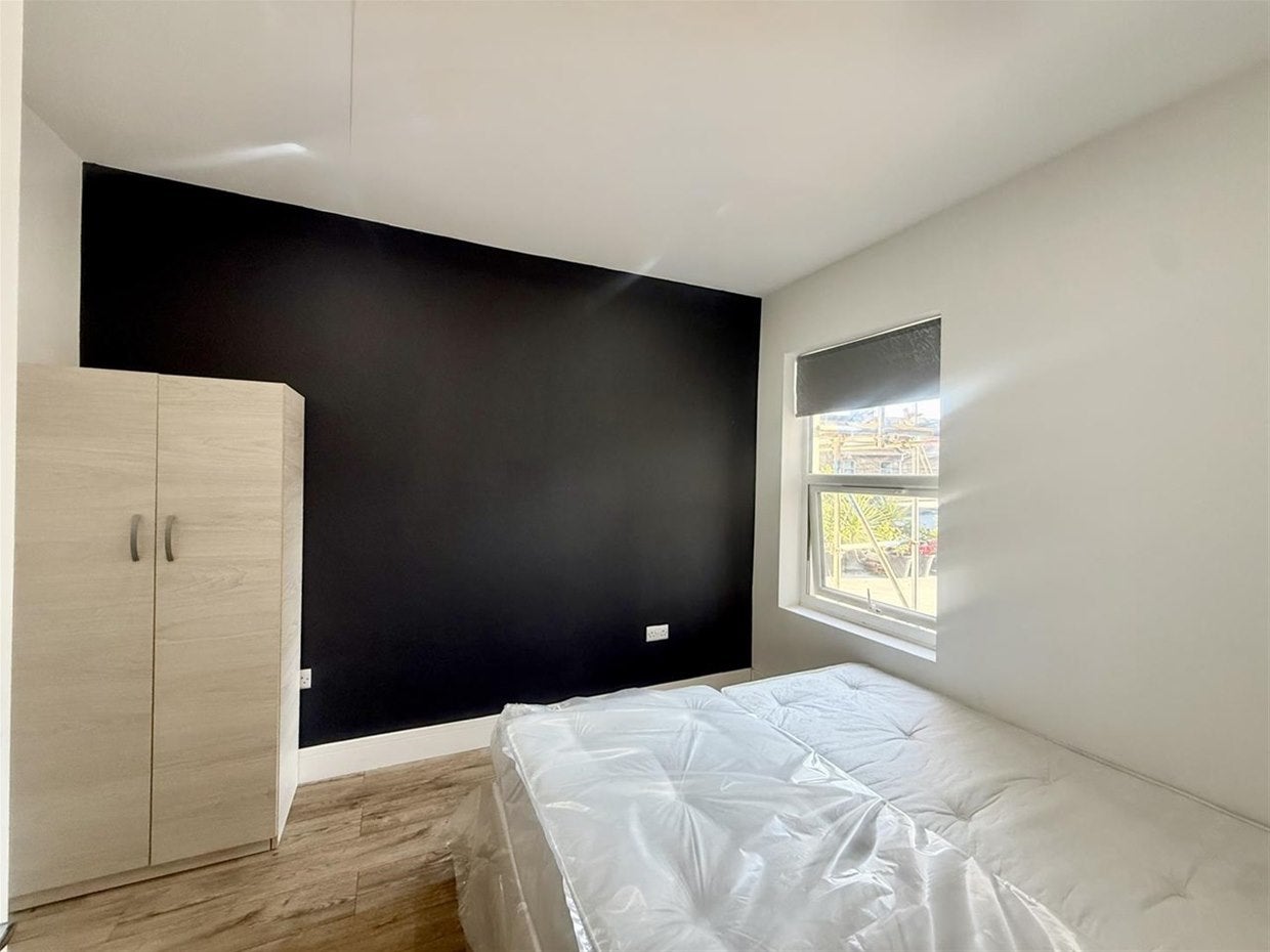 Room Northcote Avenue in Greater London