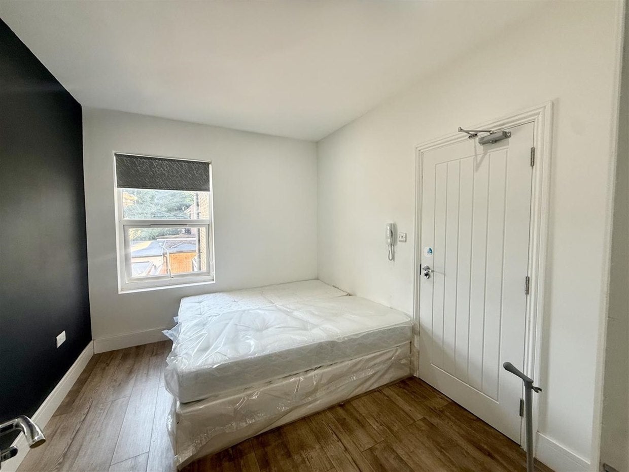 Room Northcote Avenue in Greater London