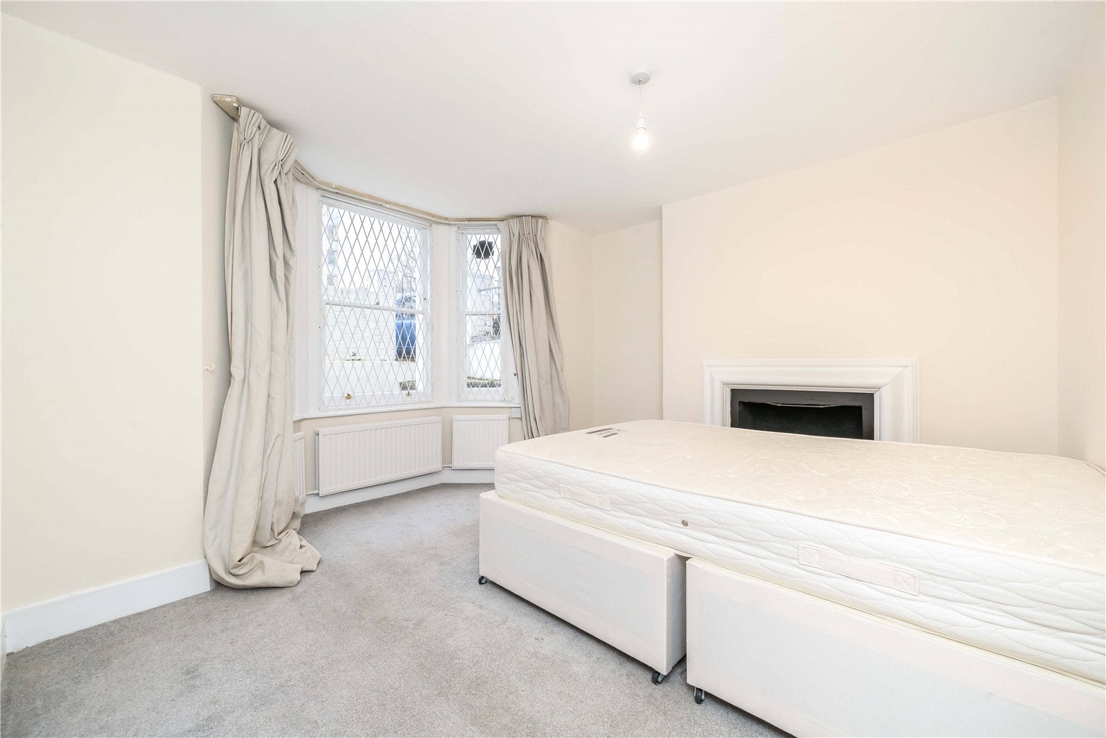 Flat Sulgrave Road in Greater London