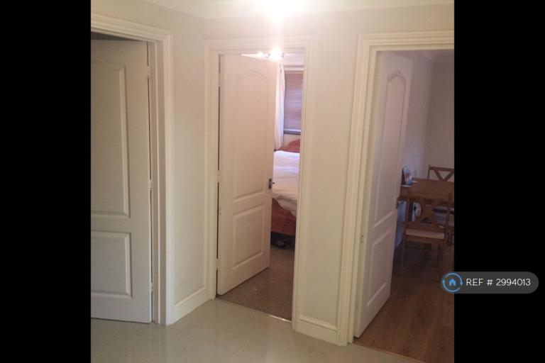Flat Hurst Grove in Bedford