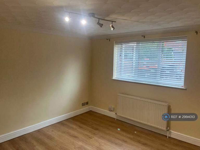 Flat Hurst Grove in Bedford