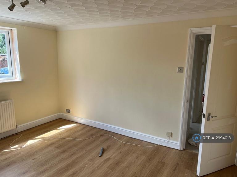 Flat Hurst Grove in Bedford