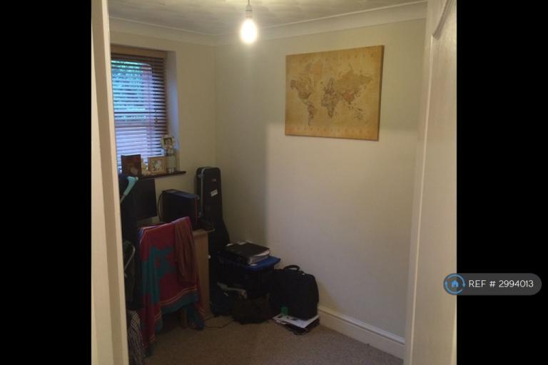 Flat Hurst Grove in Bedford