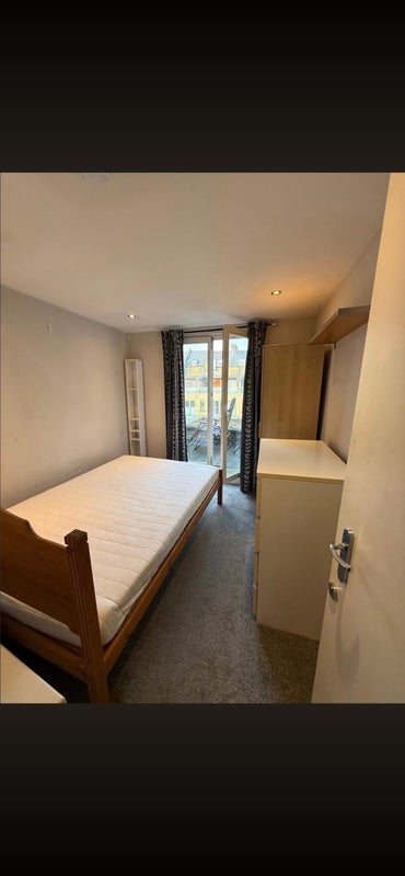 Room Harberson Road in Greater London