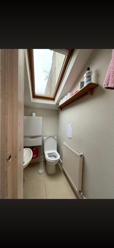 Room Harberson Road in Greater London