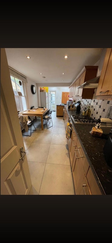 Room Harberson Road in Greater London
