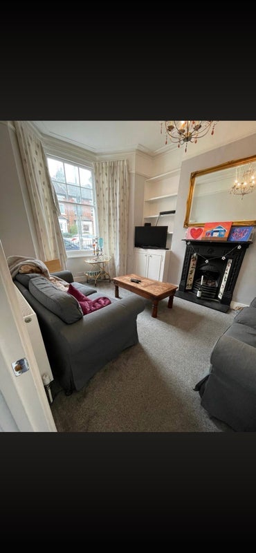 Room Harberson Road in Greater London