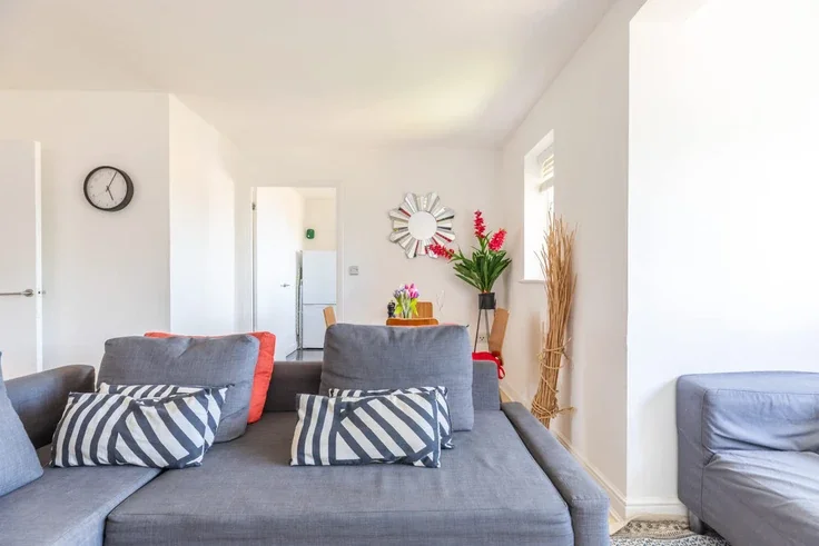 Flat Churchill Court in Greater London