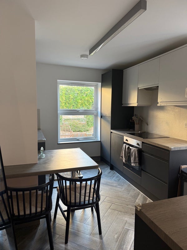 Flat Leswin Road in Greater London