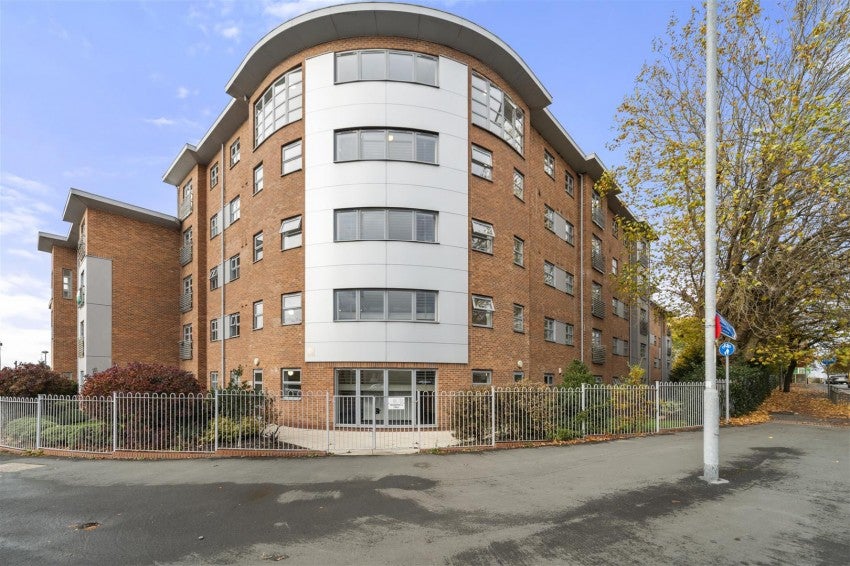 Flat Mauldeth Road in Manchester