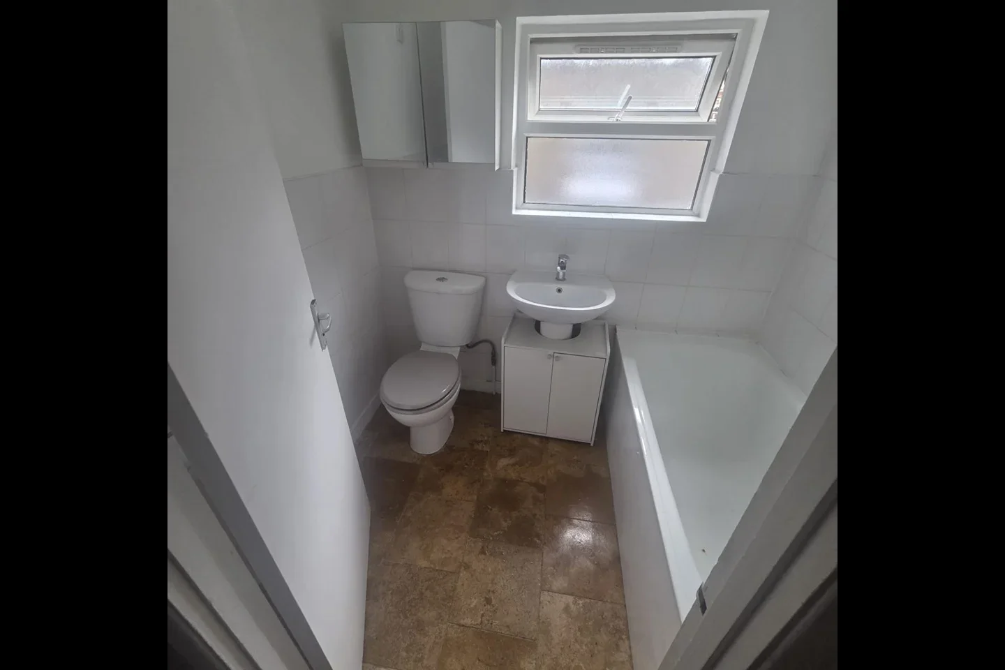 Flat Pellatt Road in Greater London