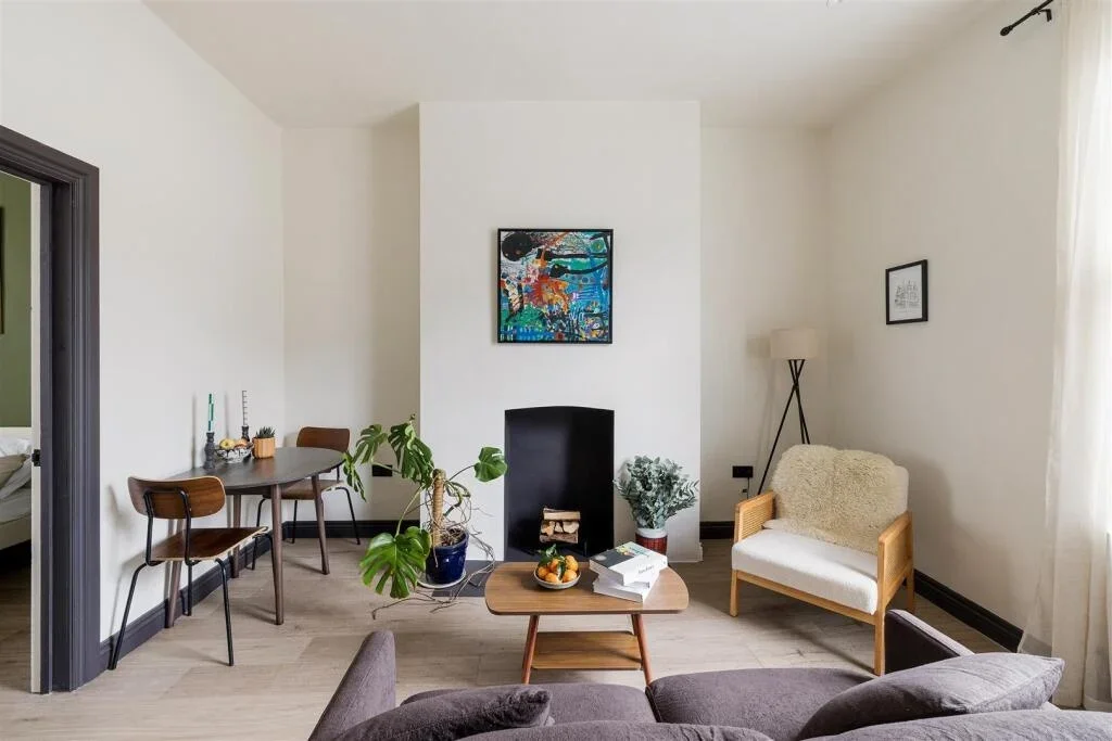Flat Palmerston Road in Greater London