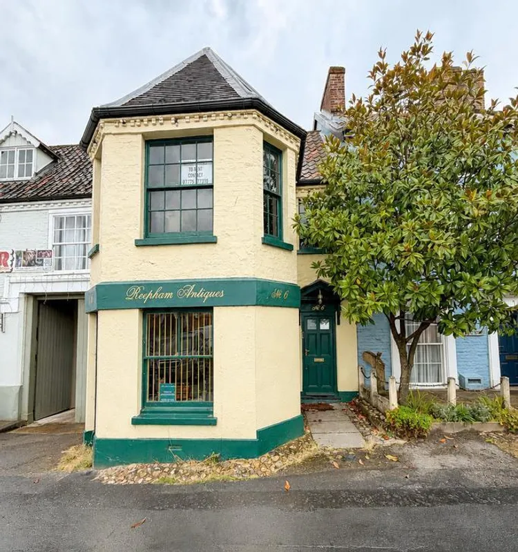 Flat Market Place in Broadland