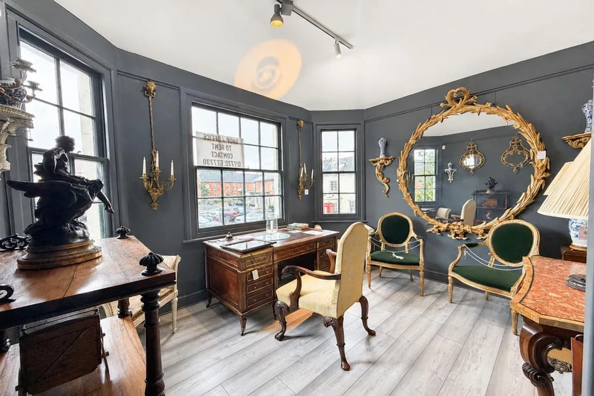 Flat Market Place in Broadland