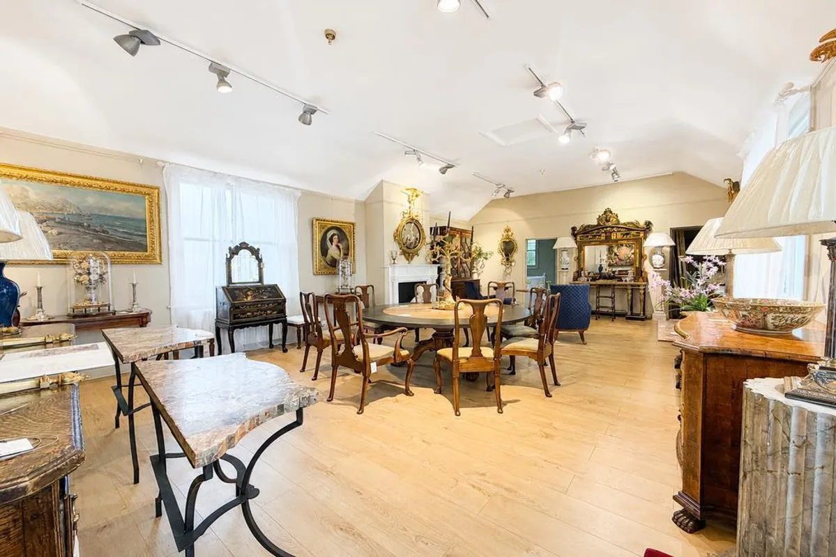 Flat Market Place in Broadland