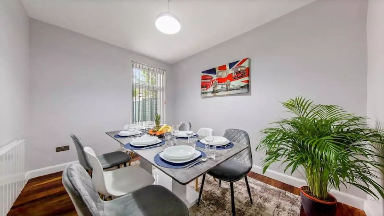 Flat Meath Road in Greater London