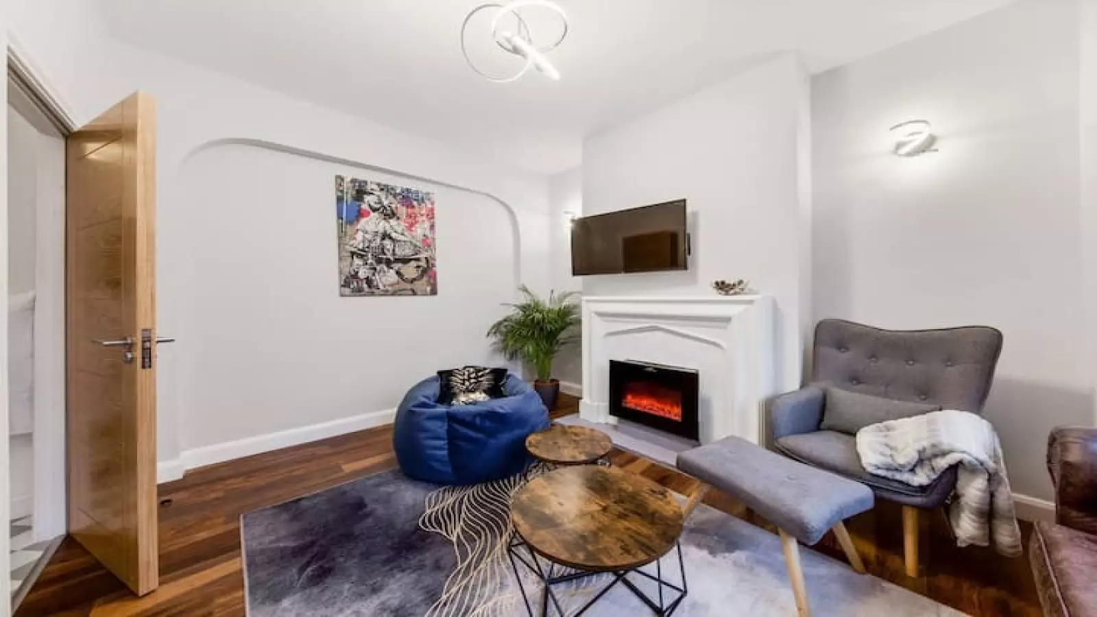 Flat Meath Road in Greater London