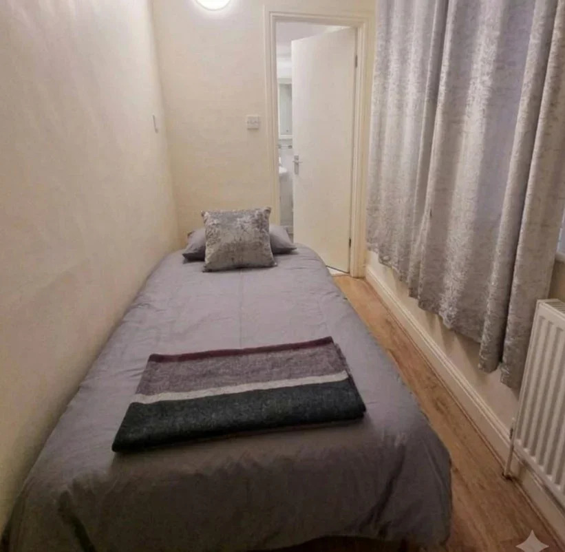 Room Manchester Road in Kirklees