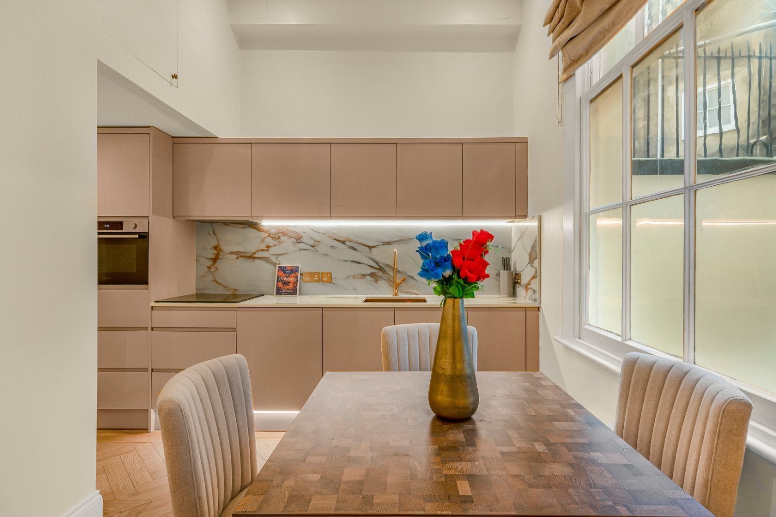 Flat Chesham Street in City of Westminster