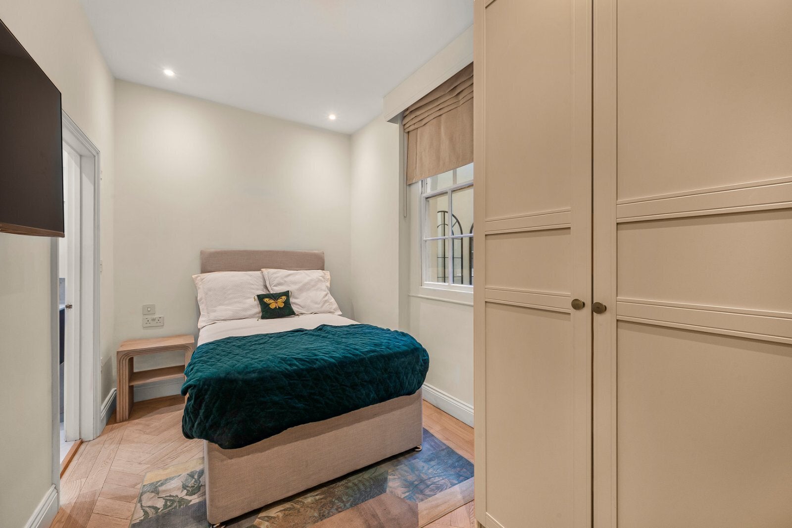 Flat Chesham Street in City of Westminster