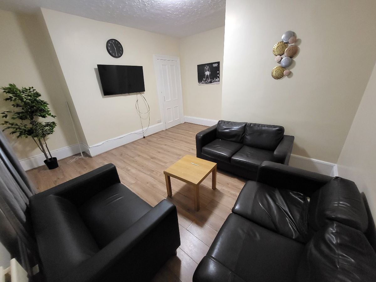 Flat Westgate Road in Newcastle upon Tyne