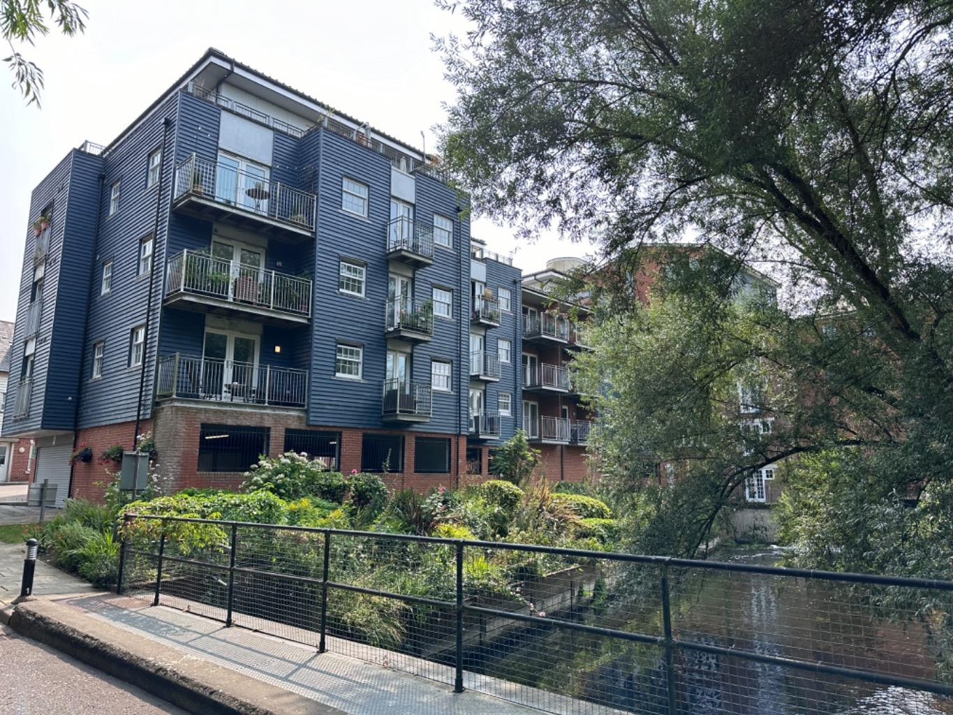 Flat Weir Court in Canterbury
