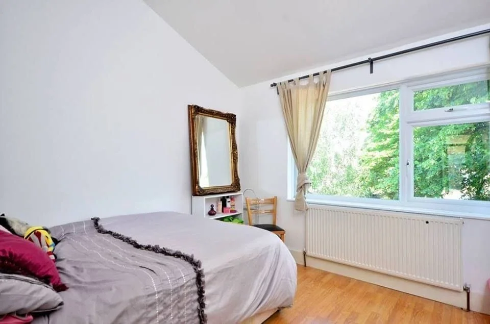 Flat Frognal Lane in Greater London
