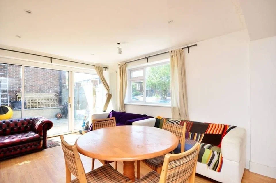 Flat Frognal Lane in Greater London