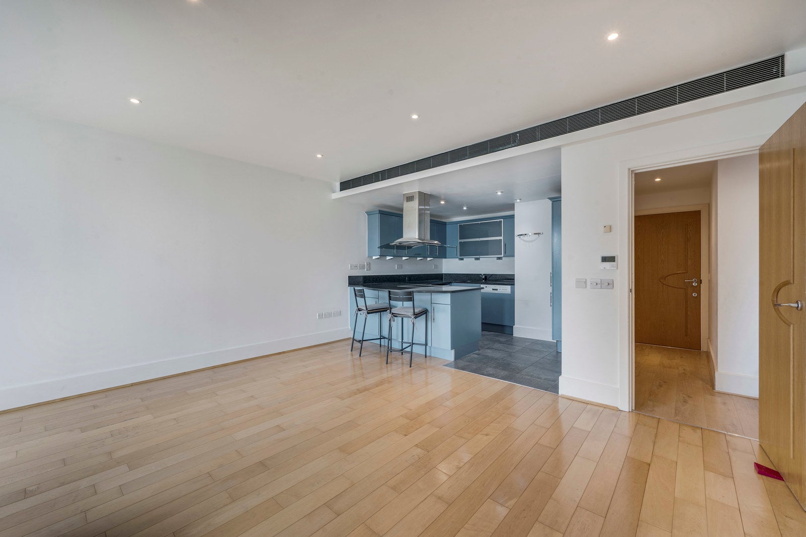 Flat Brewhouse Lane in Greater London
