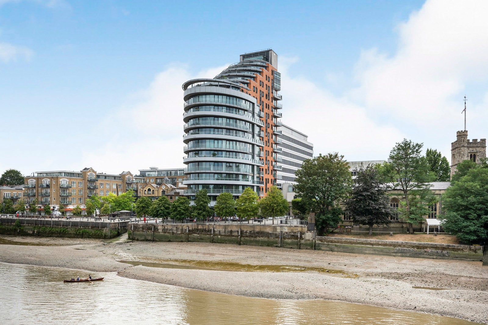Flat Brewhouse Lane in Greater London