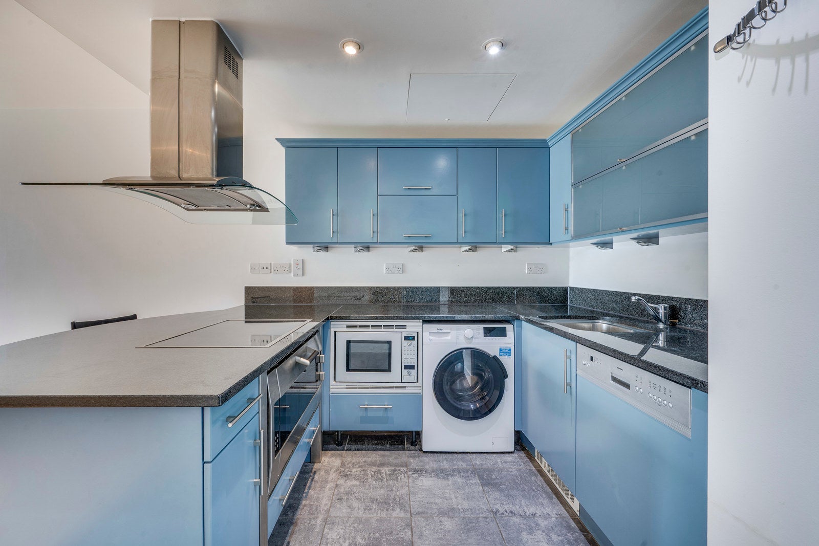 Flat Brewhouse Lane in Greater London