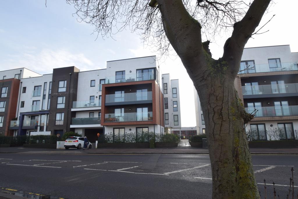Flat Sutton Road in Southend-on-Sea