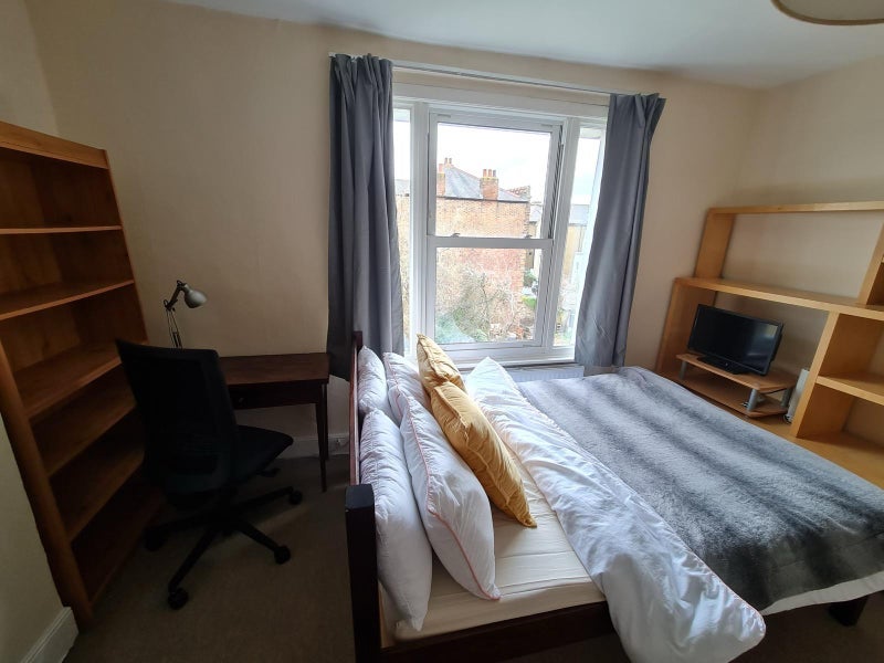 Room Dartmouth Park Hill in Greater London