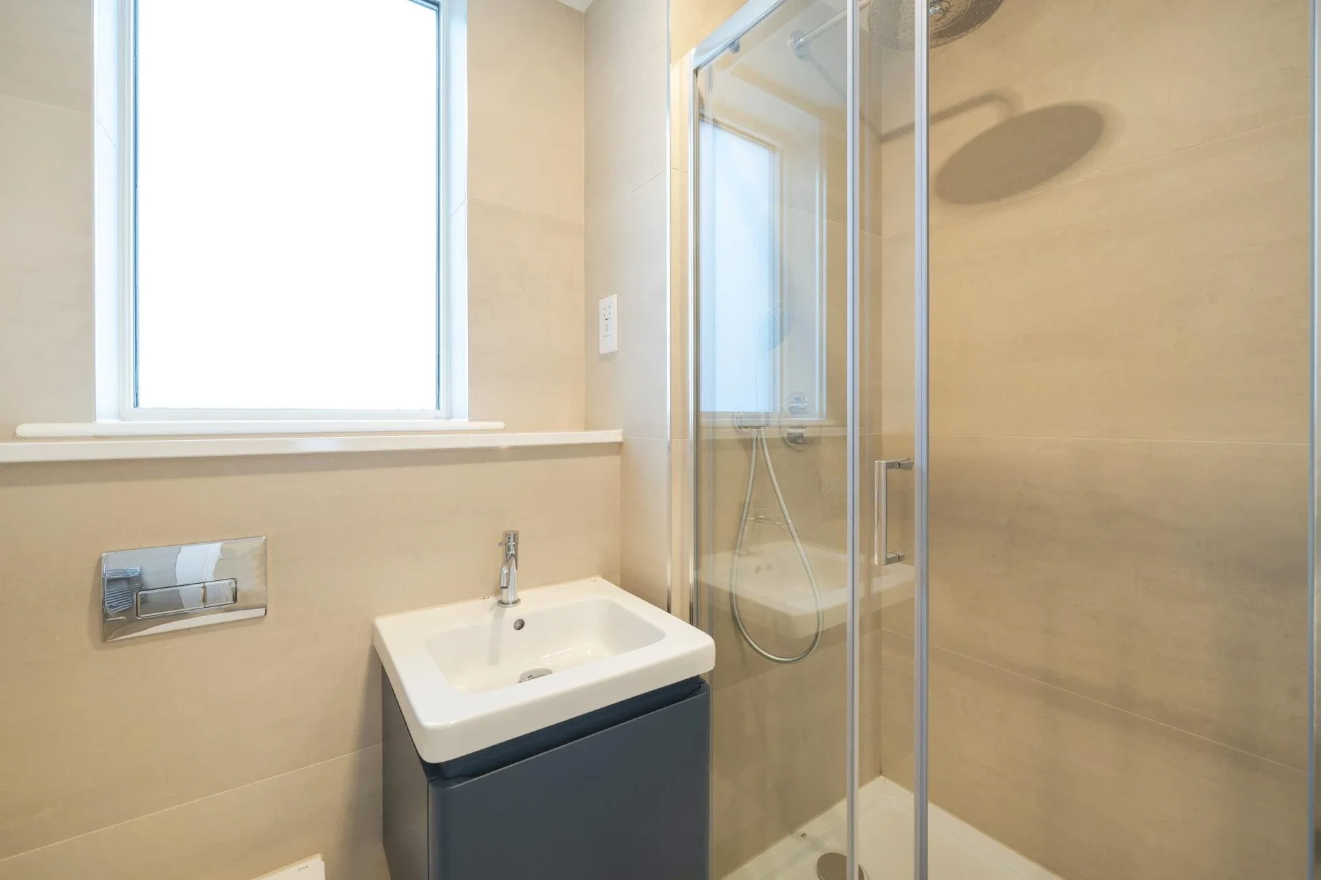 Flat Wyvil Road in Greater London