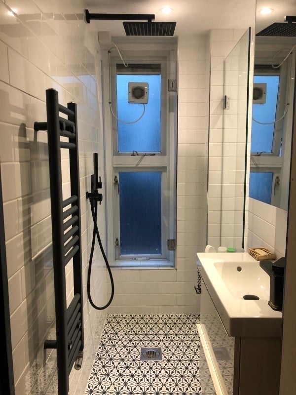 Room Calvert Avenue in Greater London