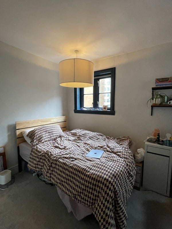 Room Calvert Avenue in Greater London