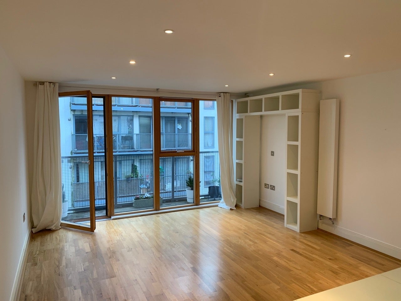Flat Lea Bridge Road in Greater London