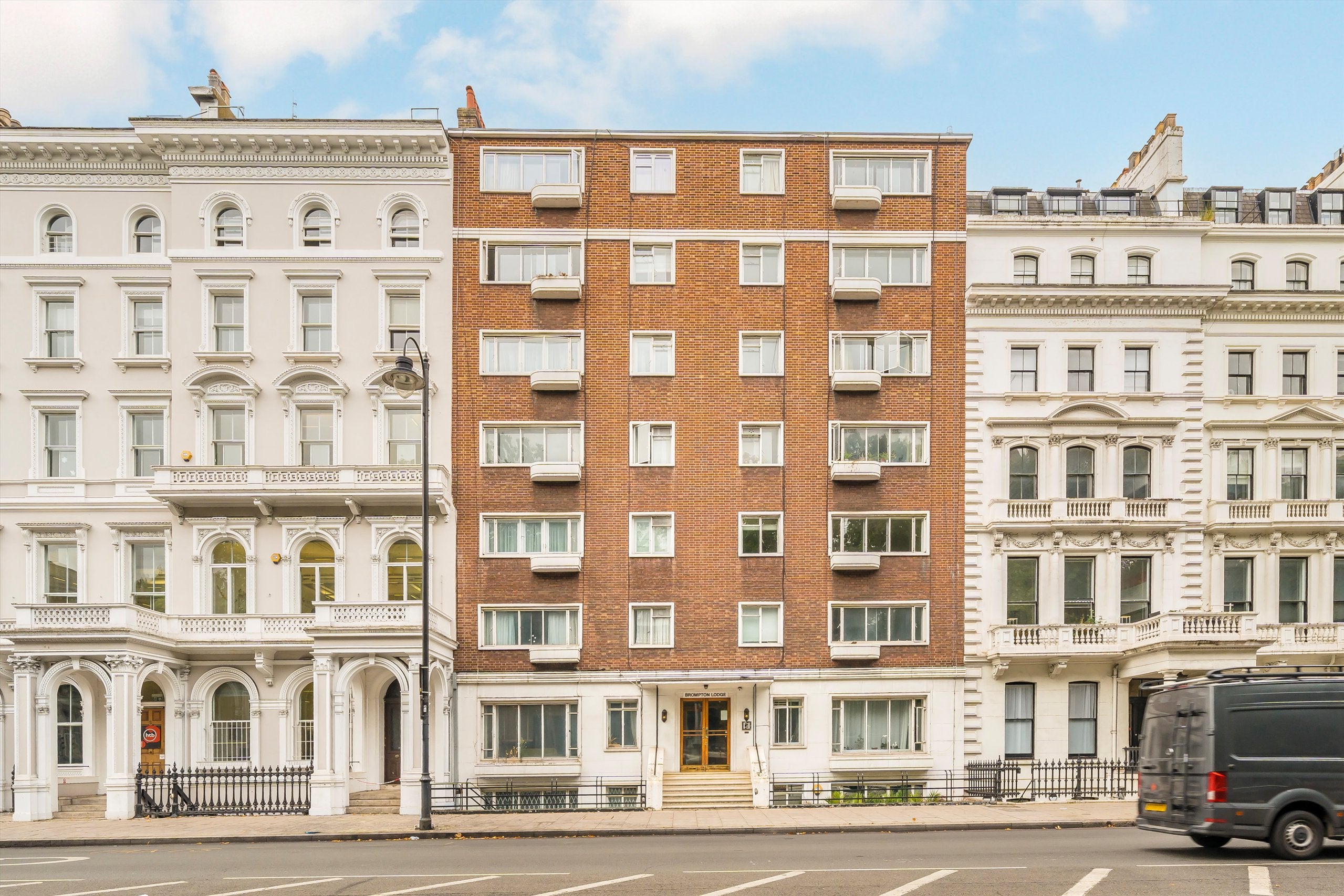 Flat Cromwell Road in Greater London