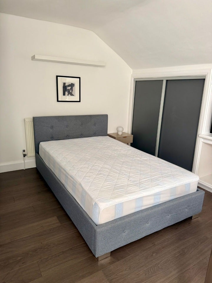 Room Pennard Road in Greater London