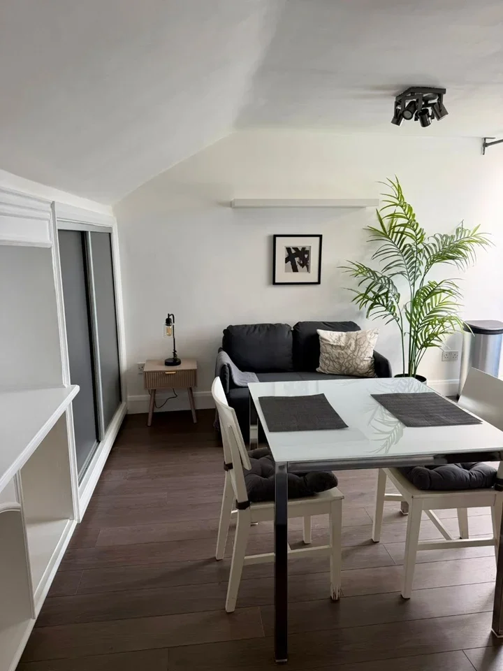 Room Pennard Road in Greater London