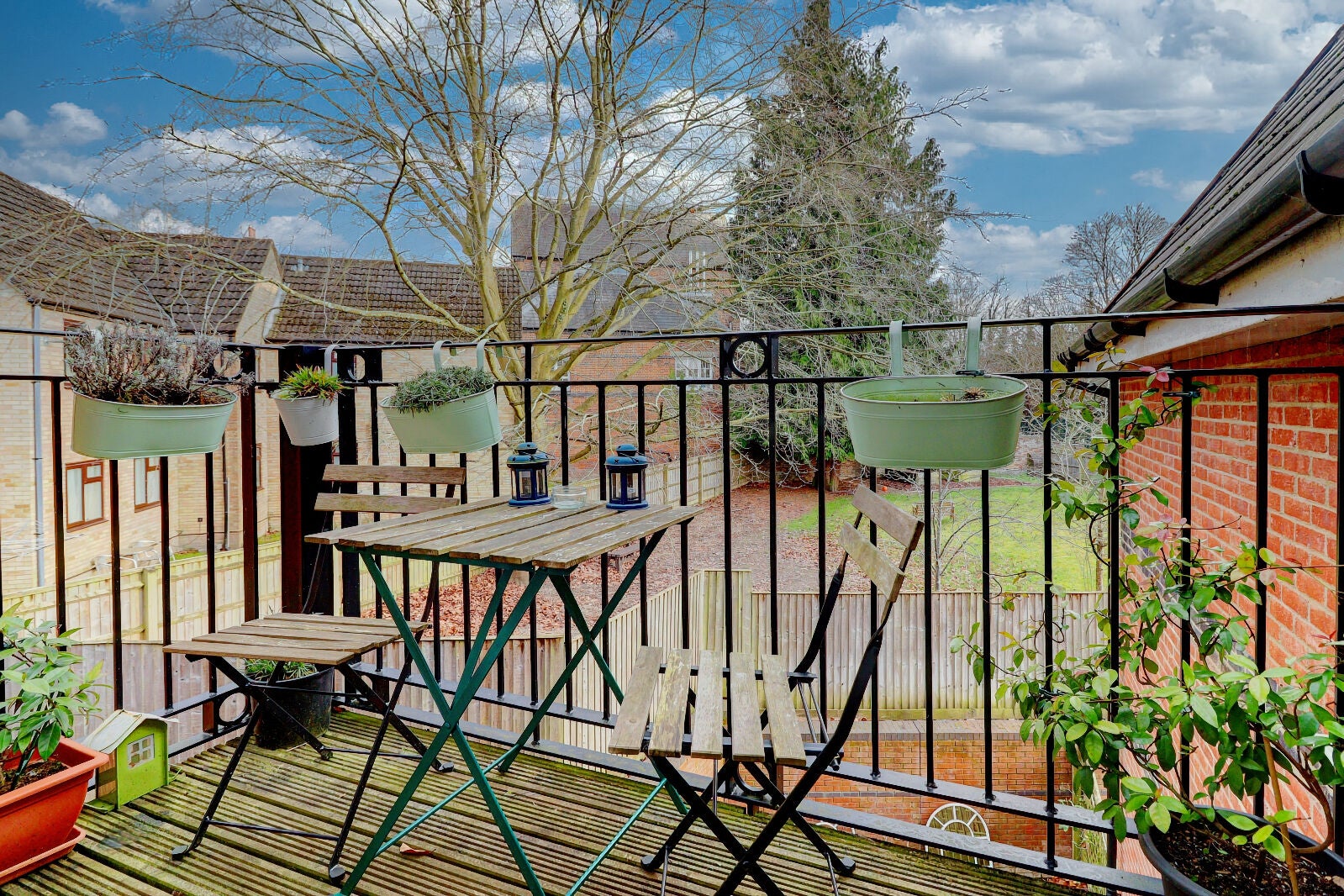 Flat Temple End in High Wycombe