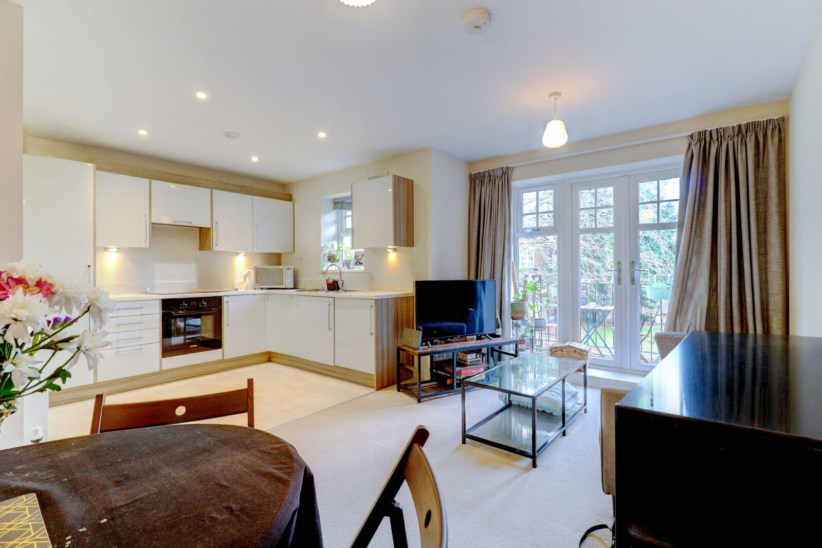 Flat Temple End in High Wycombe